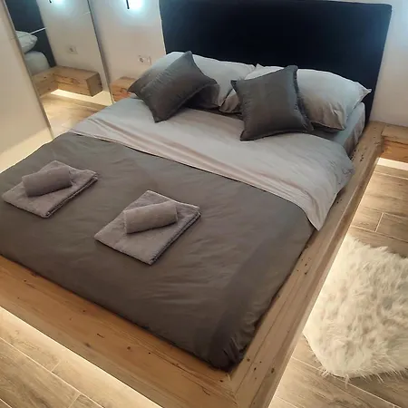 Lux Jelacik Apartamento *