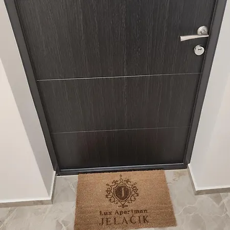 Lux Jelacik Apartamento *